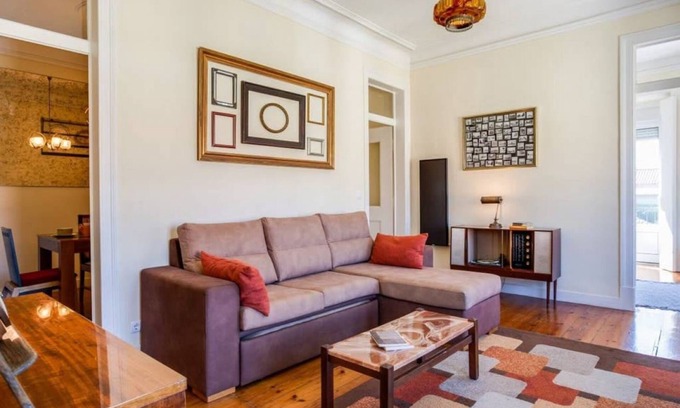 Merces Apartment | JOIVY Cosy 3BR Apt w/workspace in Principe Real, nearby Science museum