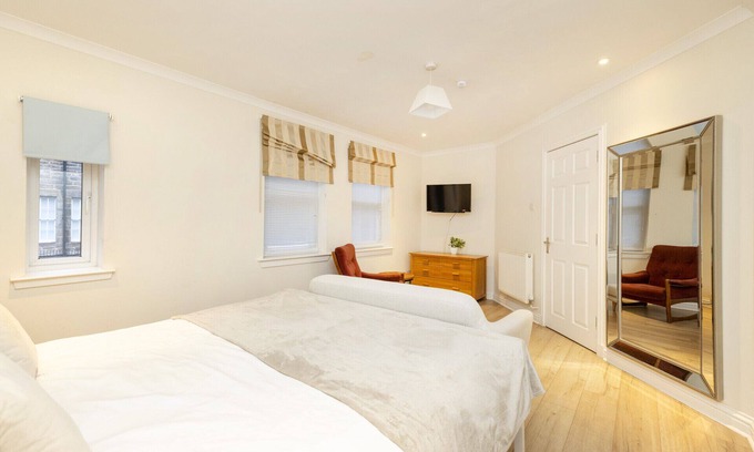 West End House | JOIVY Modern flats near Edinburgh Castle