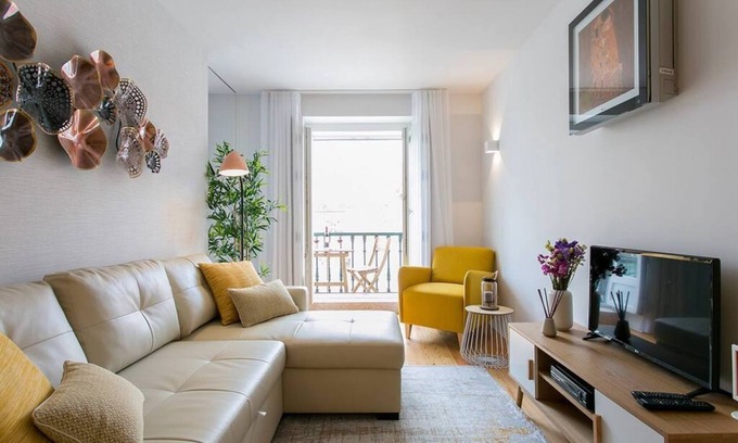 Chiado Apartment | JOIVY Sunny 1-bed flat w/terrace&sea view in Baixa,3mins to Arco da Rua Augusta