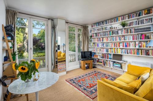 Bayswater Apartment | JOIVY Sunny 1-bed flat with terrace in Bayswater, near Paddington
