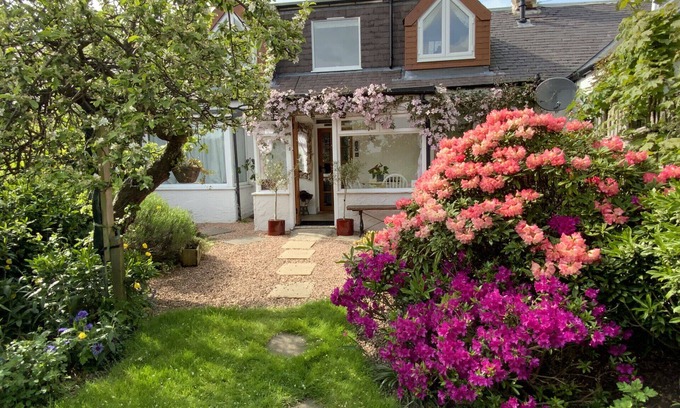 Errol Cottage | JOIVY The Nest - Cosy Cottage in beautiful, Perthshire