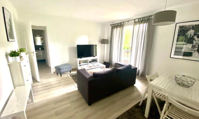 Saint-Arnoult Apartment | Joli 2 pièces à St Arnoult rénové