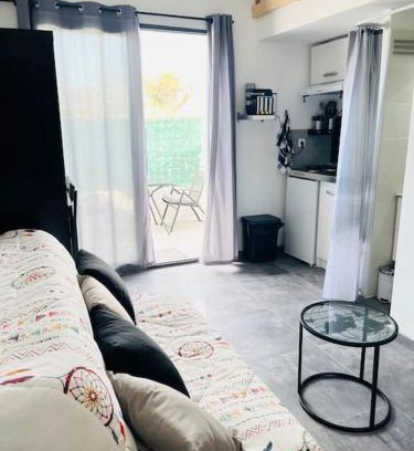 Marignane Apartment | Joli Petit Studio Cosy