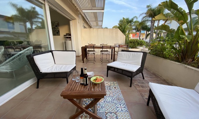Vergel Condo | Jolie Maison Mitoyenne Avec Piscine et à 800m de la Plage