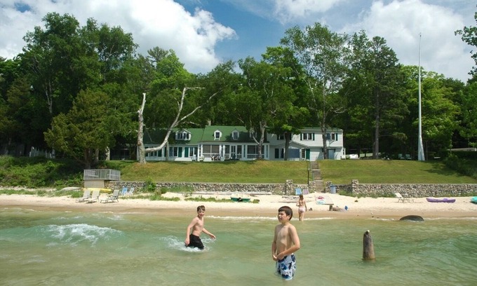 Lake Leelanau Condo | JOLLI-LODGE~Beach Resort in Leland