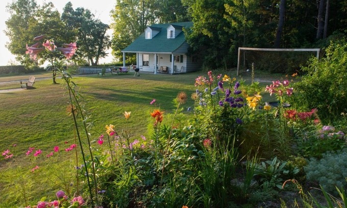 Lake Leelanau Condo | JOLLI-LODGE~Beach Resort in Leland