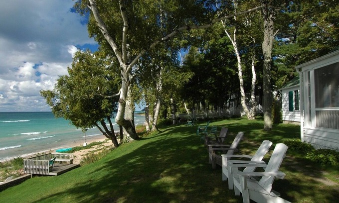 Lake Leelanau Apartment | JOLLI-LODGE~Beach Resort in Leland