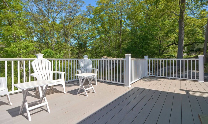 Gloucester House | Joseph's Way: Quiet Beach Retreat