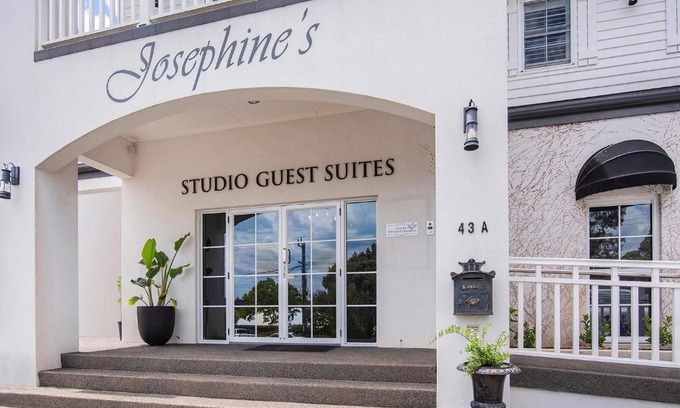 Margaret River Hotel | Josephines Luxury Accommodation