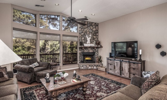 Ruidoso Cabin | Journeys End | Near Village of Ruidoso, Fireplace!