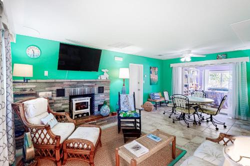 Holmes Beach House | Joy Abounds