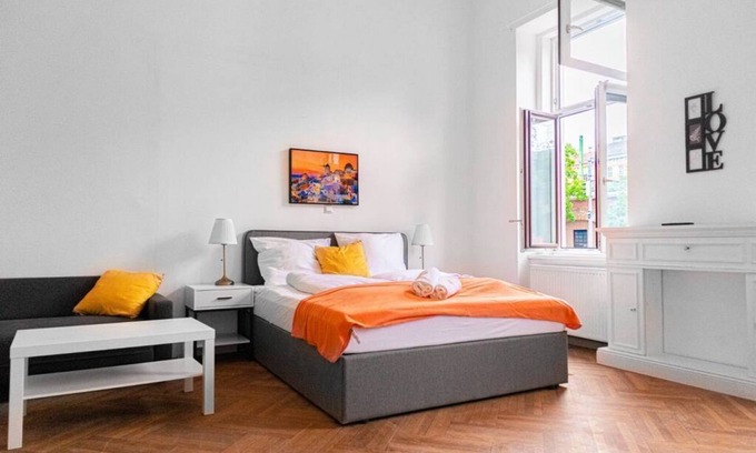 Wahring Apartment | Joyful 2BR Apt. @ AKH Hospital - Ideal f. Patients
