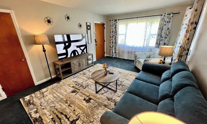 Westwood Apartment | Joyful King 1 Bed Apartment 13 Minutes to Downtwn