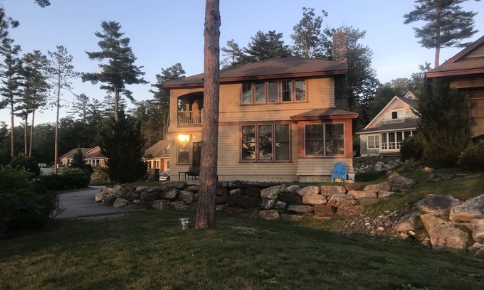 Edgecomb House | Joyful Maine Escape: A Three-Bedroom Water View Townhouse