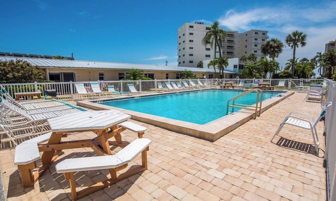 Siesta Key Apartment | JR 42 · Jamaica Royale #42- 3 Heated Pools On The Beach!