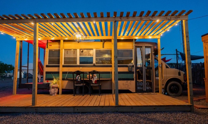 Alpine Apartment | Judy`s Mule-Schoolie with Outdoor Movie Theatre