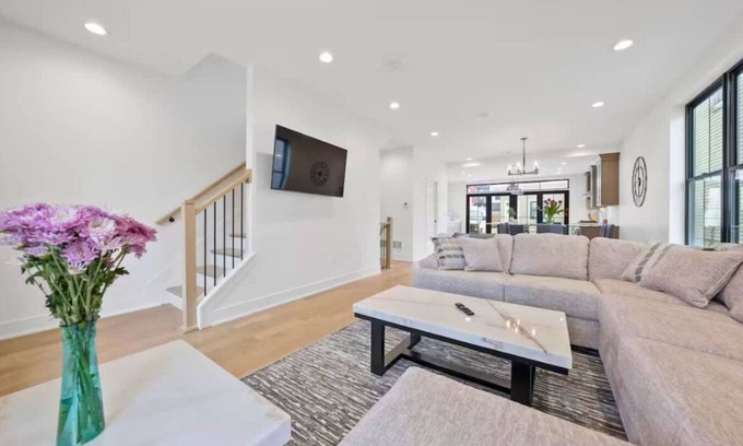 Italian Village Resort | Jungle House Premier Residences – Downtown Columbus & Short North