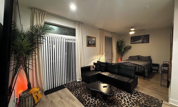 Deep Ellum Apartment | Jungle Inn Deep Ellum