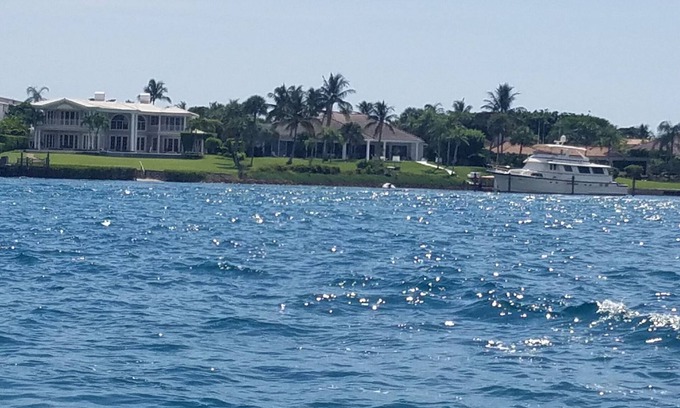 Tequesta House | Jupiter house near beach sleeps 10 , heated enclosed pool .