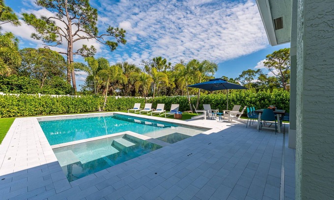Jupiter House | Jupiter Palms Oasis | Luxe Pool/Spa Table Tennis!