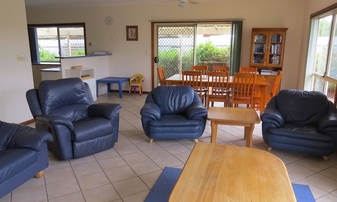 Middleton House | Juscruizin - Spacious relaxing house for Beach Getaway