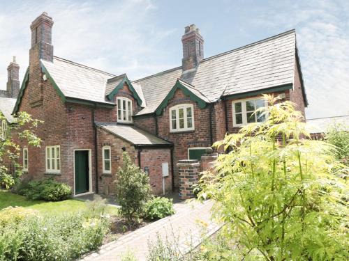 Alfreton House | Just A Cottage, Newlands Farm
