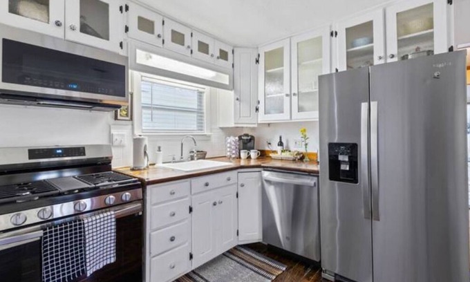 Mango Groves House | Just Beachy Bungalow Near Lake Ave