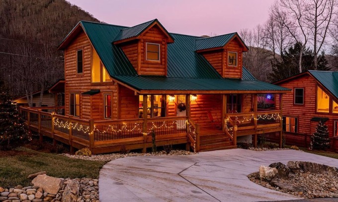 Maggie Valley House | Just Built New Cabin In the Valley Year Round Access, The Barn Owl
