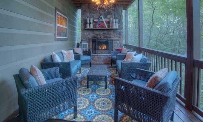 Blairsville Cabin | Just Like Heaven- Luxury Mountain Retreat | Hot Tub | Outdoor Games & Fireplace