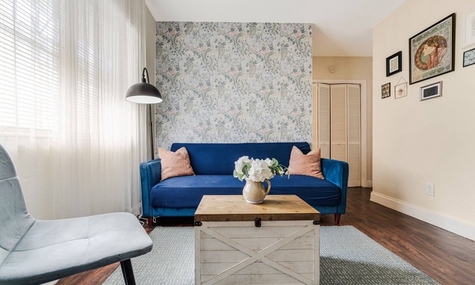 East Little Havana Apartment | Just minutes from Brickell, Downtown, and the vibrant streets of Little Havana, you’ll have easy access to restaurants, cafés, shops, and nightlife.