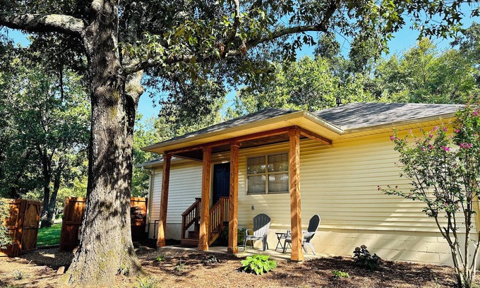 Russellville House | Just minutes to Mt Nebo, Mt. Magazine, Lock and Dam Park, or Lake Dardanelle!