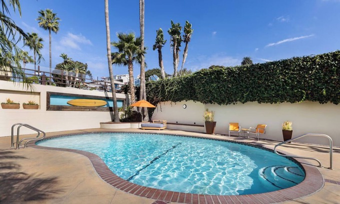 Laguna Beach Hotel | Just Steps to Main Beach: Relax in Comfort & Coastal Charm with Outdoor Pool