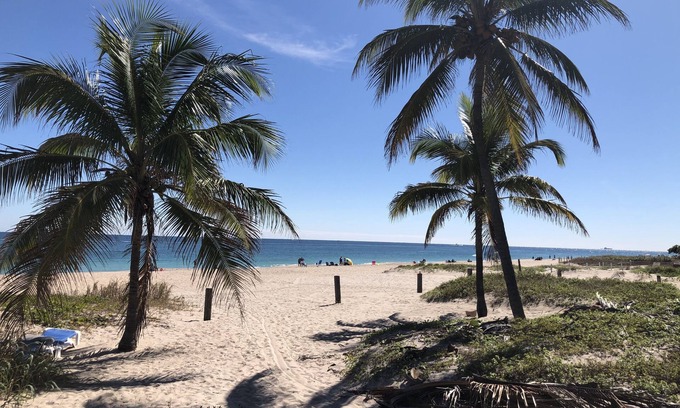 Pompano Beach Apartment | Just Steps to the Beach! Relax Across from the Ocean at Saltyside Bungalow