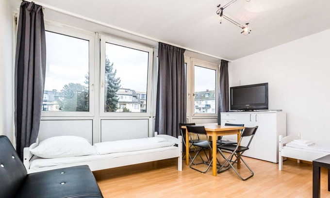 Hoehenberg Apartment | K42 studio apartment in Cologne Höhenberg with good connections to local transport