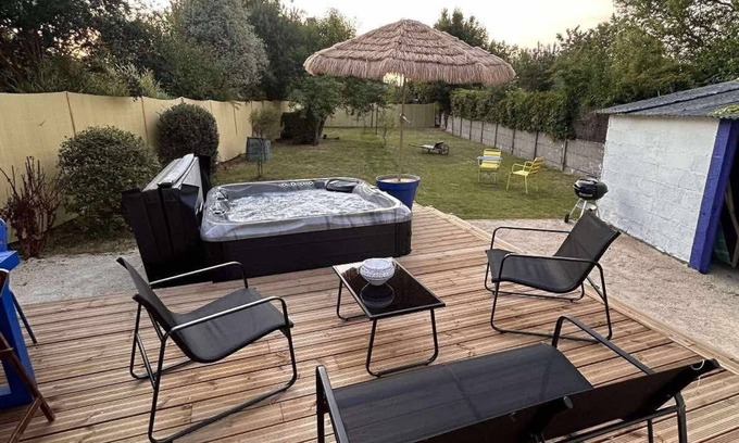 St.-Martin-des-Champs House | Ka-za house, jacuzzi "3-star furnished tourism accommodation".