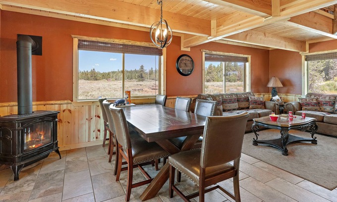 Island Park Cabin | KABINO: Foosball Toy Shed Big Driveway FirePit WiFi Grill