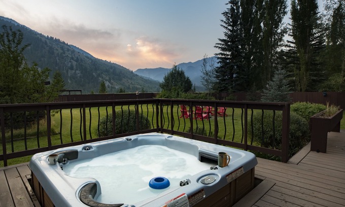 Alpine House | Kabino: Stunning Views Hot Tub Fire Pit WiFi Fenced Backyard Snowmobiling Trash Service