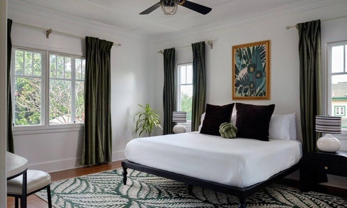 Wailuku Bed & Breakfast | Kahili Suite - Historic charm meets Luxury