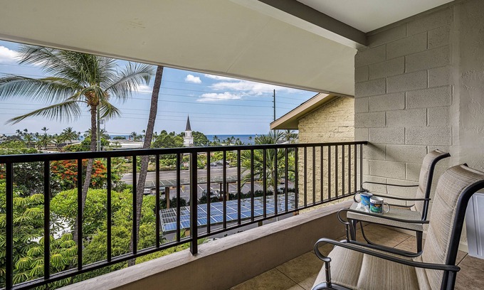 Historic Kailua Village Condo | Kalanikai 306: Cozy Oceanview Unit w/AC & Shared Pool in the heart of Kona Town