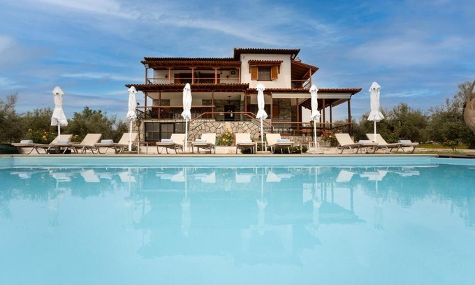 Nea Propontida House | Kalisun Pool House by Georgalas