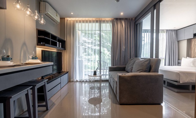 Kamala Apartment | Kamala Beach 1BR Apt Pool, Gym & Rooftop Bar P211