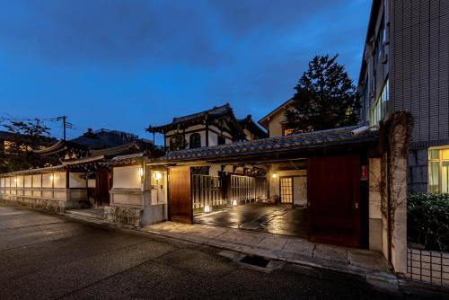 Central Kyoto Villa | KANETSUNE-Temple Lodging In Cultural Property