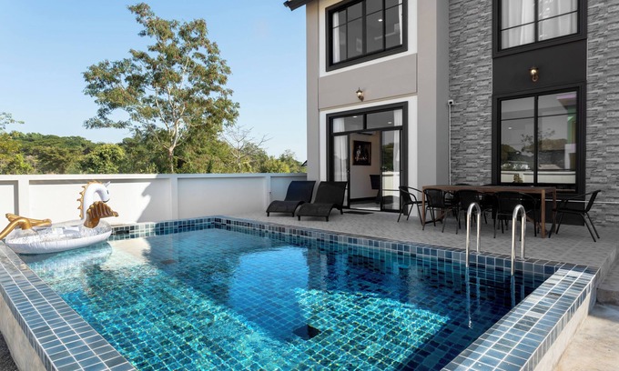 San Phranet Villa | Kanna French Pool Villa