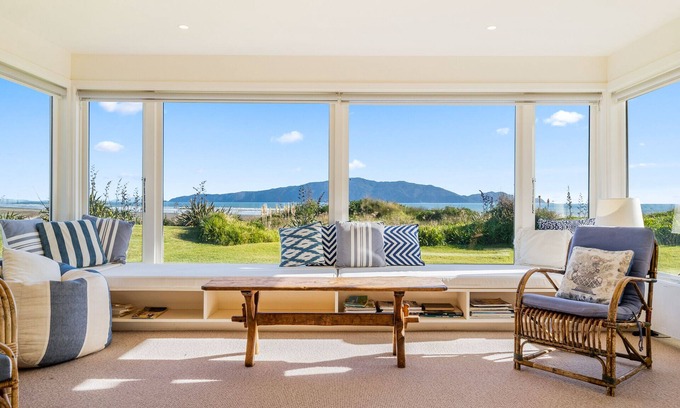 Waikanae House | Kapiti Panorama – Waikanae Beach Holiday Home