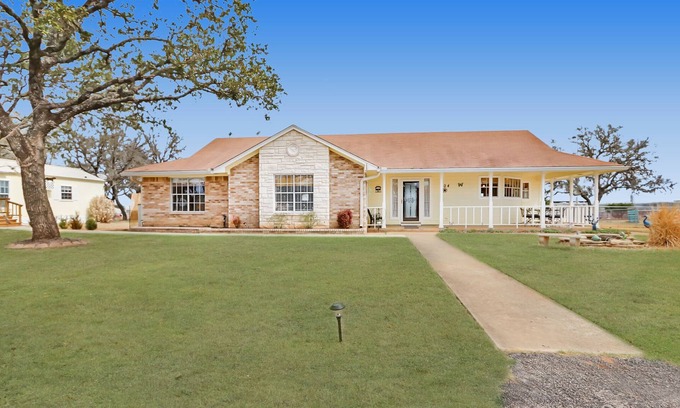 Johnson City House | Kara's Place - Sunny 3 Bedroom Farmhouse w/ Pool
