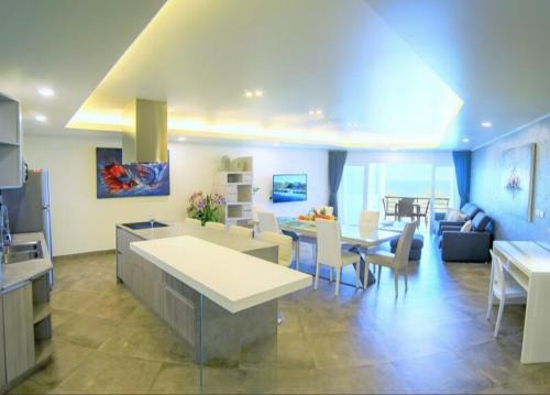 Karon Apartment | Karon beach Stylish large 2BR with Sea View