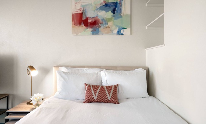 Central Arlington Apartment | Kasa | Bright Studio, Near Dallas Bars | Arlington