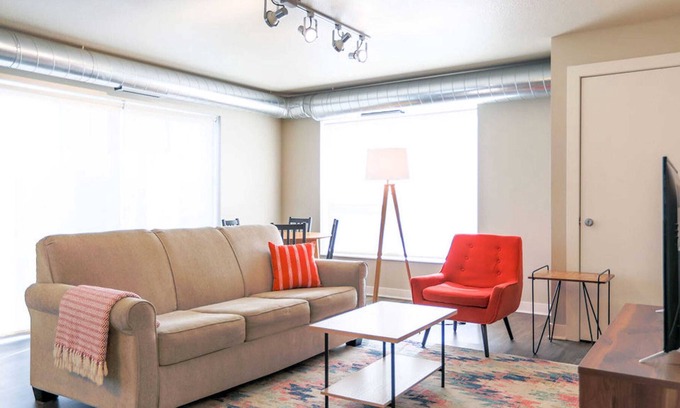 Whittier Apartment | Kasa | Contactless, Fast WiFi + Walk to "Eat Street" | Minneapolis