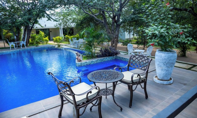 Victoria Falls Cabin | Kasambabezi Lodge