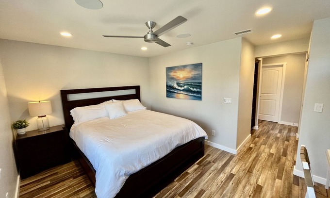 North Pacific Beach Apartment | Kate Sessions Park Large Private Entry Room